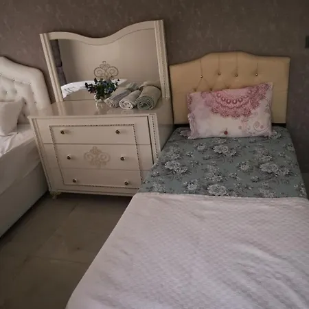 Denize Yakin Lueks Аланія
