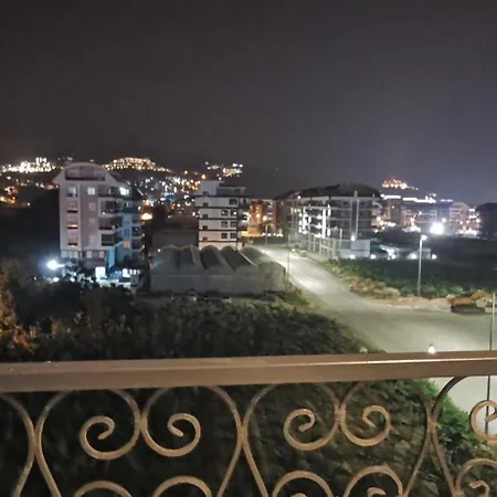 Denize Yakin Lueks Аланія